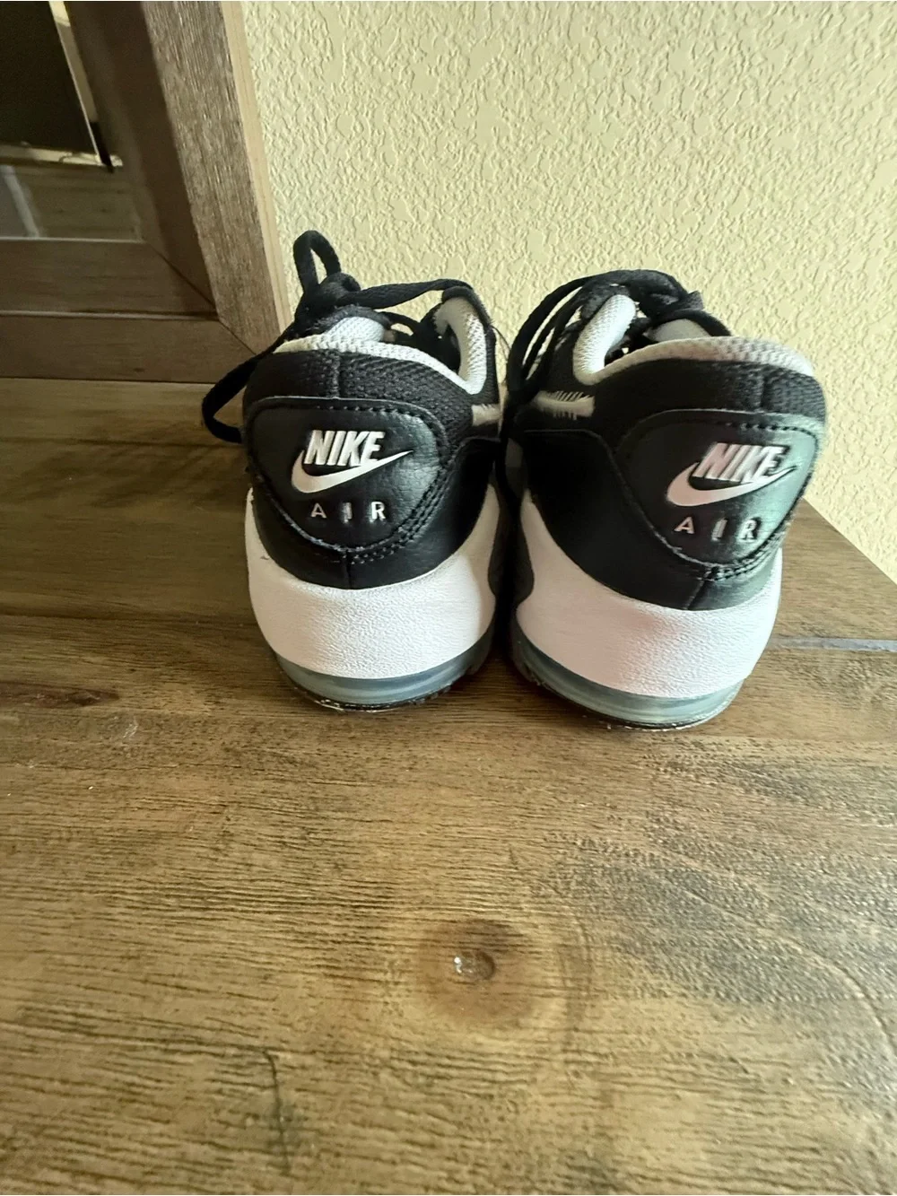 Nike Air Max Boys Black/White Low-Top Sneaker